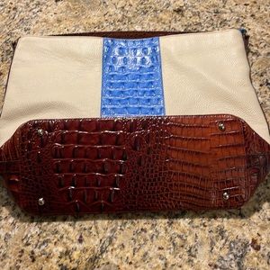 Beautiful Brahmin Purse comes with protective bag